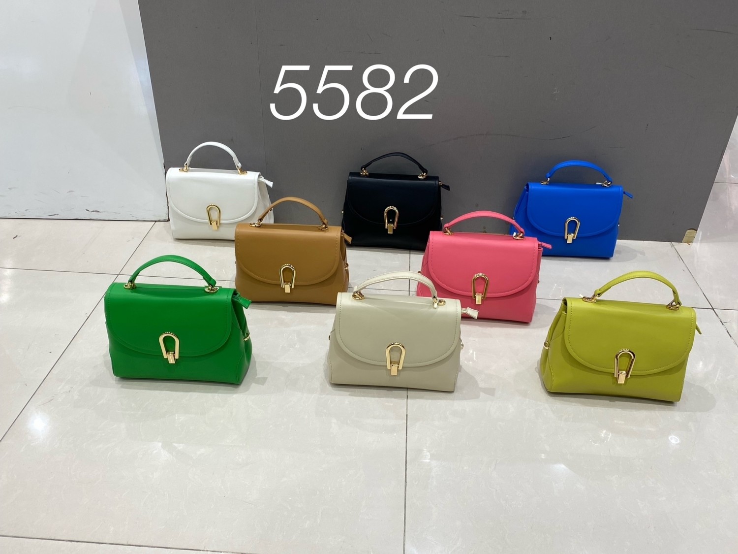 22B-5582  (1FA2